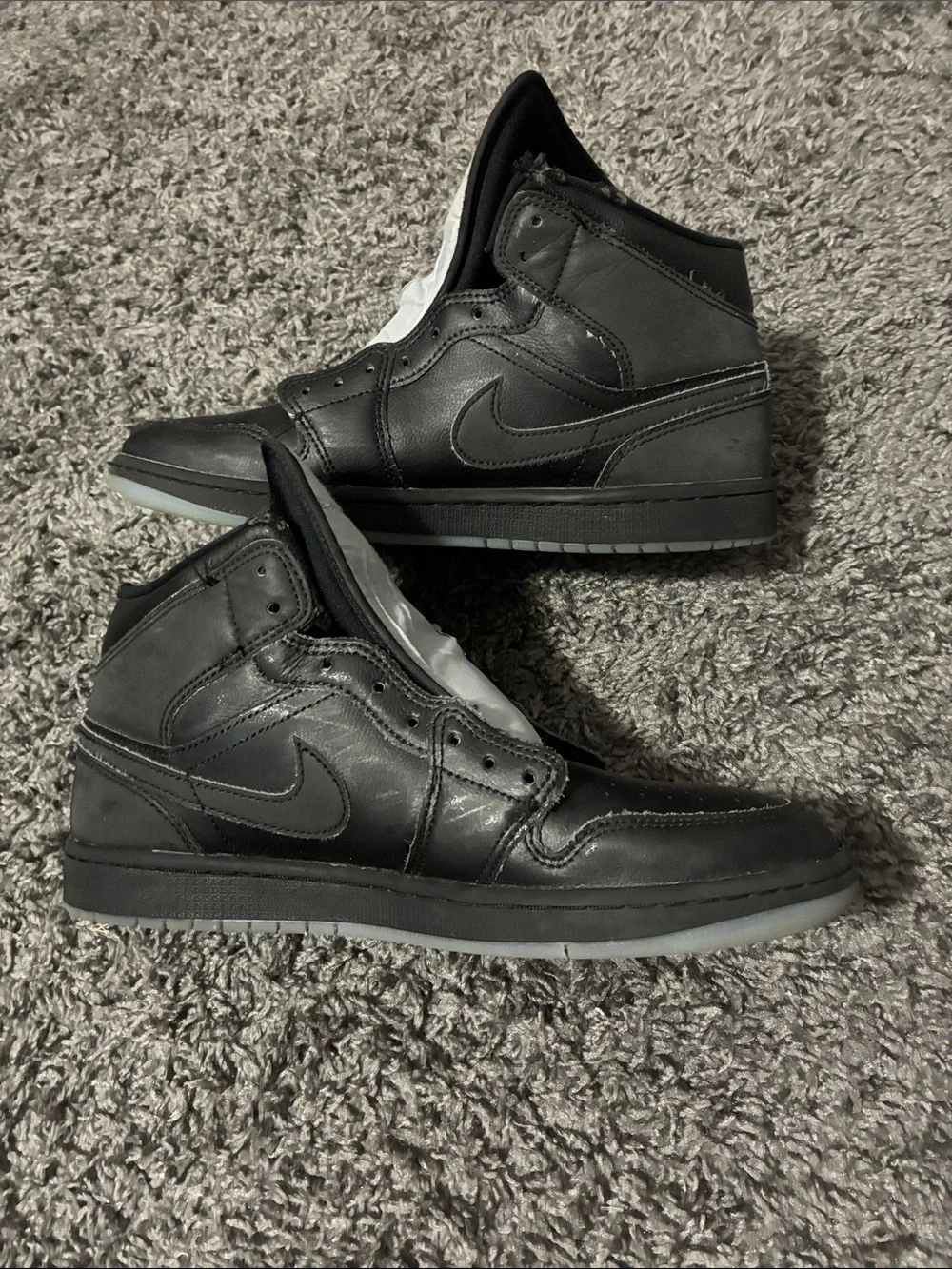 Jordan 1 mid black metallic